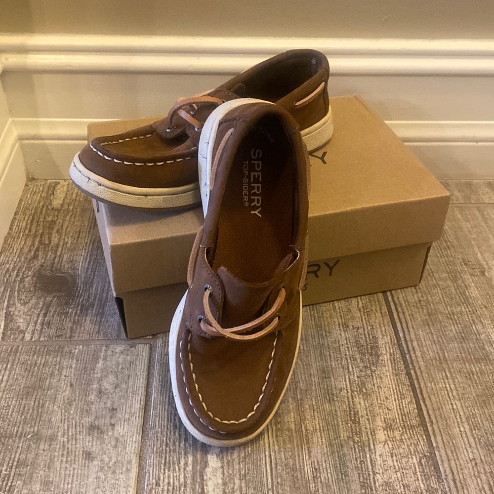 Boys Sperry Cup II Boat shoes on brown 13 W